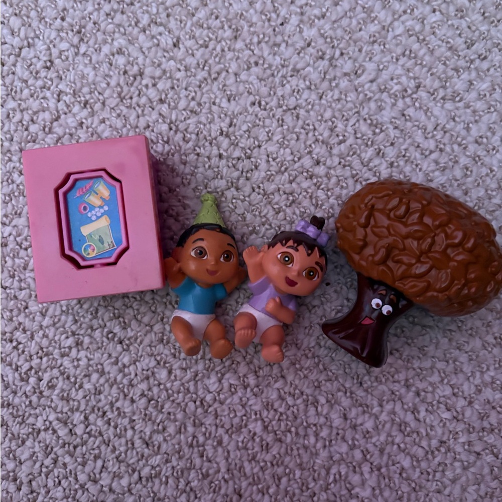 Dora Kids Playset with Figures and Tree